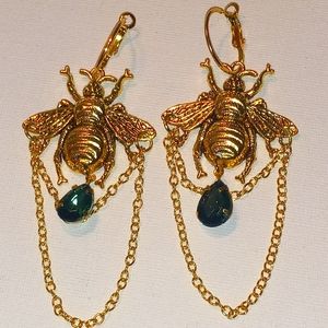 Goldtone bee dangle chain earings